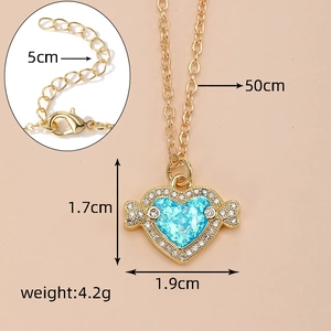 Detailansicht des Herz-Opal-Anhängers mit Maßen der 50 cm Kette und des 1,7 cm Charms