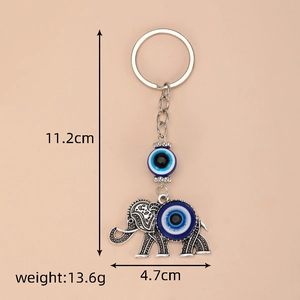 Dettaglio del portachiavi elefante vintage con perline occhio blu e dimensioni