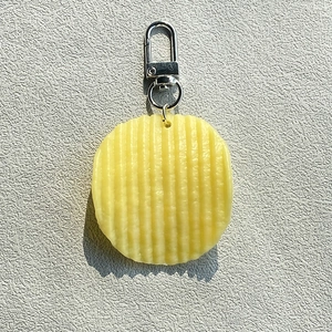 Detail view of realistic wavy potato chip keychain with high-quality silver metal clasp