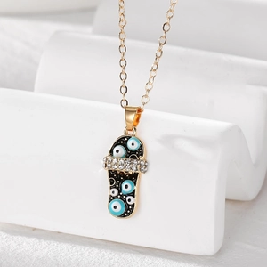 Böhmische Goldkette mit buntem Emaille-Anhänger im Evil-Eye-Design und glänzenden Strasssteinen
