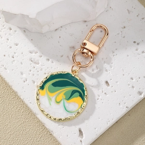 Portachiavi boho in lega con motivo a goccia d'olio smaltato effetto marmo verde giallo
