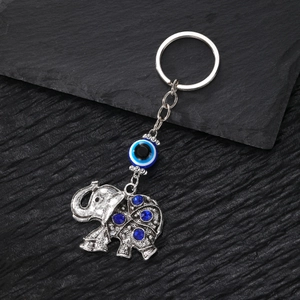 Portachiavi elefante vintage argento con occhio del diavolo e cristalli azzurri