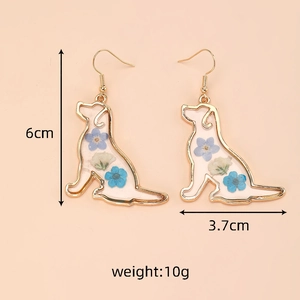 Detailed view of dog-shaped resin earrings with blue dried flowers, size 6cm by 3.7cm
