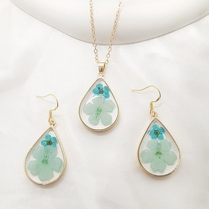 Schmuckset mit getrockneten blauen Blüten, Tropfenanhänger, Halskette und Ohrringe