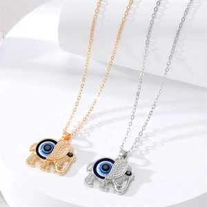 Collier Pendentif Éléphant Mauvais Œil en Alliage Vintage Style Ethnique Bohème Strass Animal Chaîne de Pull pour Femme Bijoux