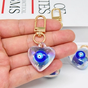 Portachiavi Malocchio a Cuore in Acrilico Iridescente per Donna Pendente a Cuore Colorato Laser Ciondolo per Borsa Accessorio di Moda