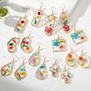 Orecchini Pendenti in Resina con Fiori Secchi Pastorale Vintage per Donna Lega Placcata Oro Cuore Geometrico Quadrato Forma di Croce Gioielli Botanici Fatti a Mano Regalo