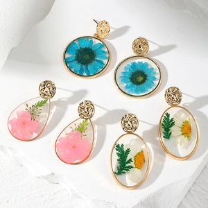 Boucles d'Oreilles Pendantes en Résine de Fleurs Séchées Pastorales Alliage Plaqué Or Marguerite Bijoux Femme