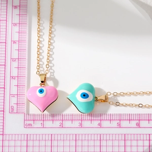 Collana in acciaio inossidabile placcato oro con ciondoli a cuore occhio del diavolo