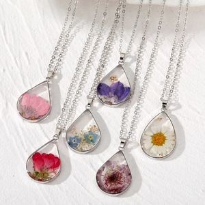 Fashion Teardrop Transparent Resin Real Dried Flower Pendant Necklace With Gold Foil Silver Chain For Women Jewelry Gift