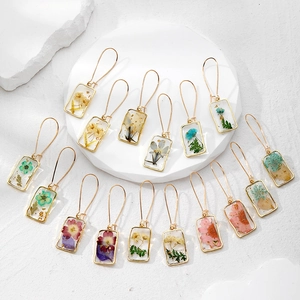 Handmade Real Dried Flower Resin Dangle Earrings With Gold Foil Rectangle Resin Casting Geometric Earrings For Women Nature Jewelry Gift