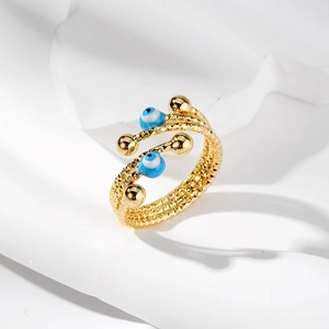 Macro di anello Evil Eye placcato oro con perle in smalto blu e finitura testurizzata