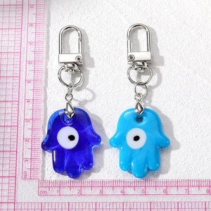 Portachiavi Mano di Fatima e Malocchio in vetro blu con clip metalliche ad anello a D