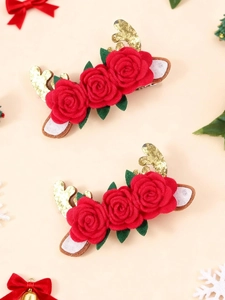 Detailsicht der Weihnachts-Rentier-Haarspangen mit roten Rosen und Pailletten