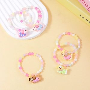 Bunte Perlenarmbänder für Mädchen mit süßen Cartoon-Hundeanhängern in Macaron-Farben