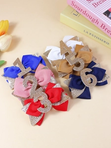 Détail de nœuds pailletés numérotés pour cheveux de fille en six couleurs assorties