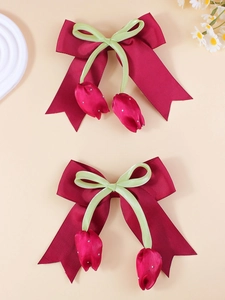 Detail von Mädchen Haarschleifen mit Mesh-Tulpen und funkelnden Strasssteinen
