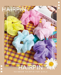 Lot de cinq chouchous en organza LED colorés aux tons jaune, rose, bleu et violet