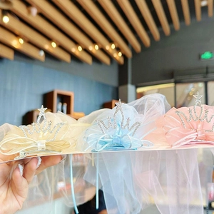 Barrettes couronne étincelantes avec long voile en maille jaune, bleu et rose pour filles