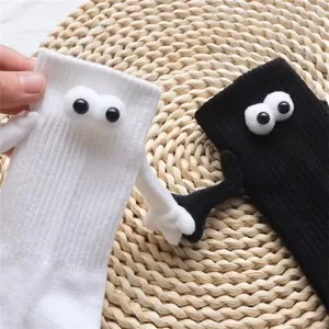 Chaussettes Magnétiques Pour Couple Souriant Avec Visage Souriant Chaussettes Tube Noires Et Blanches Tendance Pour Copines Bas Mignons