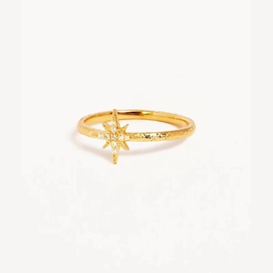 Elegant gold S925 silver North Star ring with sparkling zircons and hammered texture