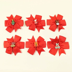 Lot de six nœuds de Noël rouges pour cheveux avec charmes Père Noël et rennes