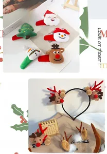 Gros plan détaillé du serre-tête et des pinces de Noël avec motifs festifs de rennes