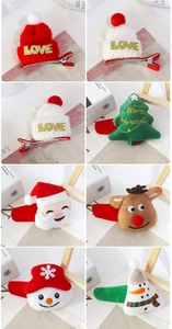 Détail de 8 pinces à cheveux de Noël avec Père Noël, renne et motifs de sapin festifs