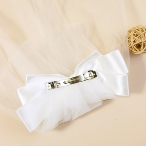 Pince à cheveux élégante avec nœud en satin blanc, voile en tulle et clip en métal