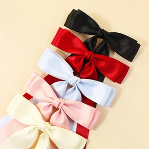 Set da cinque fermagli per capelli con fiocco in raso nero, rosso, blu, rosa e beige