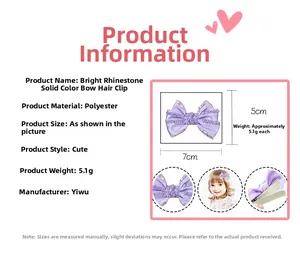 Détails du nœud papillon violet à strass avec dimensions 7x5cm et aperçu porté enfant