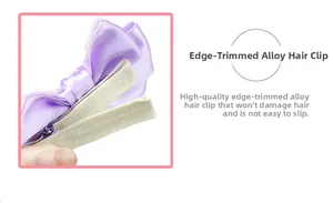 Détail de la pince à cheveux avec nœud violet et pince en alliage enrubannée