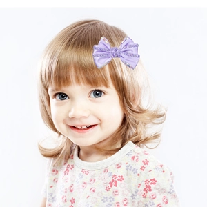 Barrette à cheveux avec nœud en satin violet et strass brillants pour fille