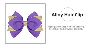 Détail de la pince à cheveux en ruban violet avec paillettes dorées et base en alliage