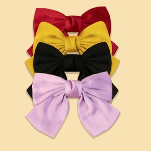 Set di quattro grandi fiocchi per capelli in raso rosso, giallo, nero e viola