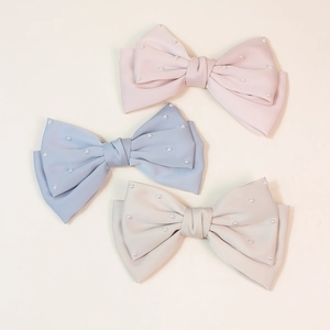 Barrettes à cheveux en satin rose, bleu et beige ornées de perles de style élégant