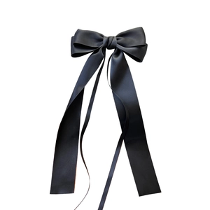 Barrette à cheveux élégante en satin noir avec nœud et longs rubans pour un style quotidien