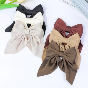 Lot de six barrettes à nœuds en satin en noir, beige, champagne, bordeaux et marron