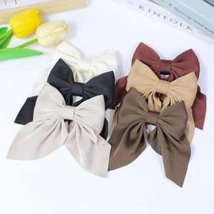 Barrettes nœuds en satin fait main aux tons terre avec de longs rubans fluides
