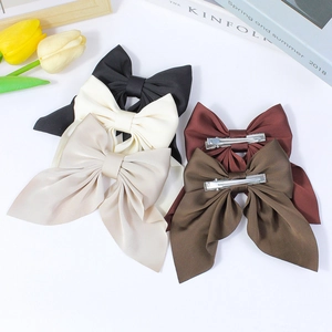 Barrettes à cheveux élégantes avec nœuds en satin en quatre couleurs et texture soie