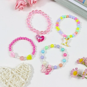 Eenhoorn en hart kralenarmbanden voor meisjes in macaron kleuren met schattige hangers