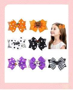 Détail de divers nœuds à cheveux d'Halloween à paillettes avec citrouille et fantôme