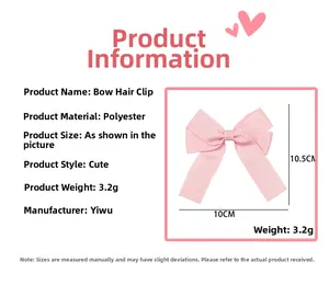 Dettaglio fermaglio fiocco in gros-grain rosa con dimensioni di 10 cm per 10,5 cm