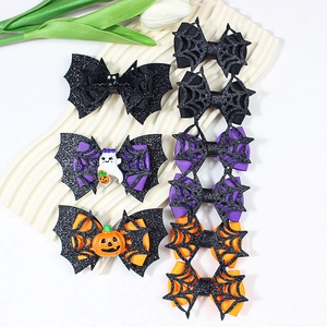 Ensemble de nœuds d'Halloween faits main avec ailes de chauve-souris et citrouilles