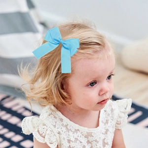 Fermaglio per capelli con fiocco in nastro grosgrain azzurro fatto a mano