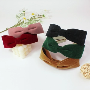 Collection de serre-têtes en velours avec nœud en rouge, rose, noir et vert