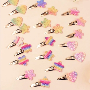Set mit 24 bunten Glitzer Stern und Herz BB-Haarspangen für Kinder in Regenbogenfarben