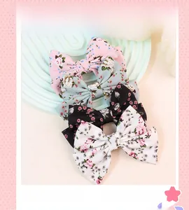 Set aus vier Blumen-Haarspangen aus Chiffon in Pink, Blau, Schwarz und Weiß