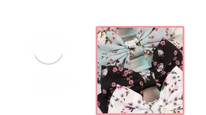 Detailansicht handgefertigter Blumen-Haarspangen aus Chiffon mit feiner Verarbeitung