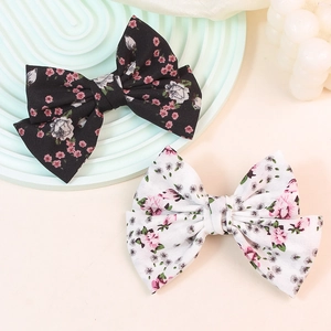 Haarklammern mit Blumenmuster aus Chiffon in Schwarz und Weiß für Damenfrisuren